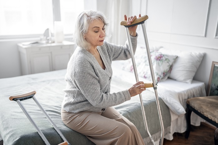mujer mayor con parkinson