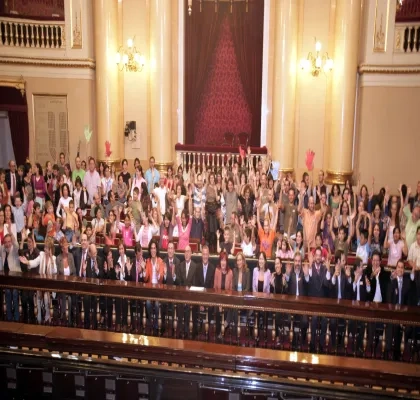 personas en un congreso