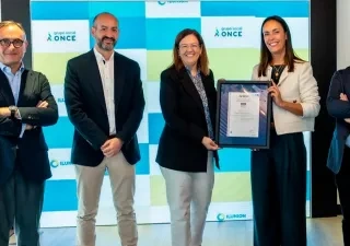 Ilunion VidaSénior recibiendo la certificación de AENOR en la norma ISO 45003 sobre Gestión del Riesgo Psicosocial