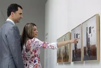 Reyes de España en una exposición de arte y cultura